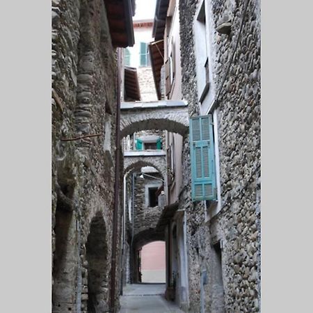 Alloggio Per Vacanze A Isolabona Exteriör bild