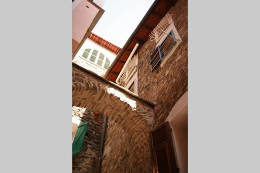 Alloggio Per Vacanze A Isolabona Exteriör bild