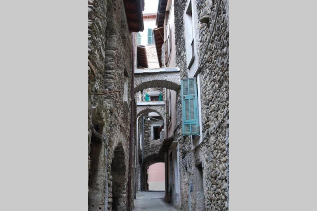Alloggio Per Vacanze A Isolabona Exteriör bild